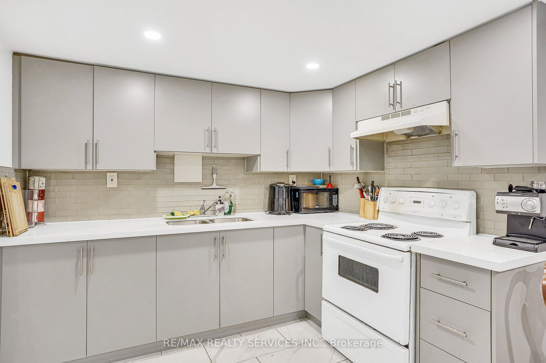 6607 Orchard Ave