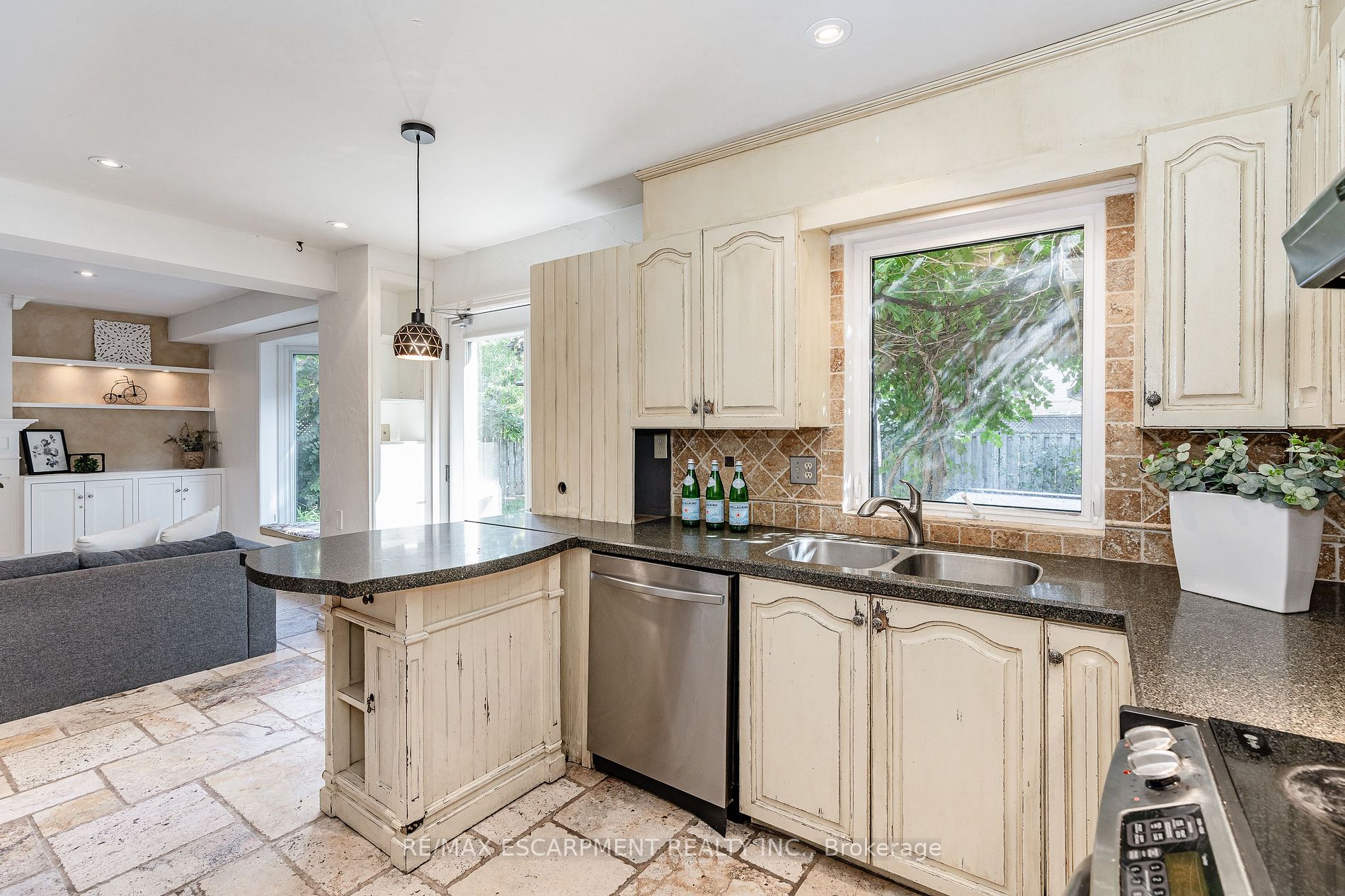 48 Chudleigh St