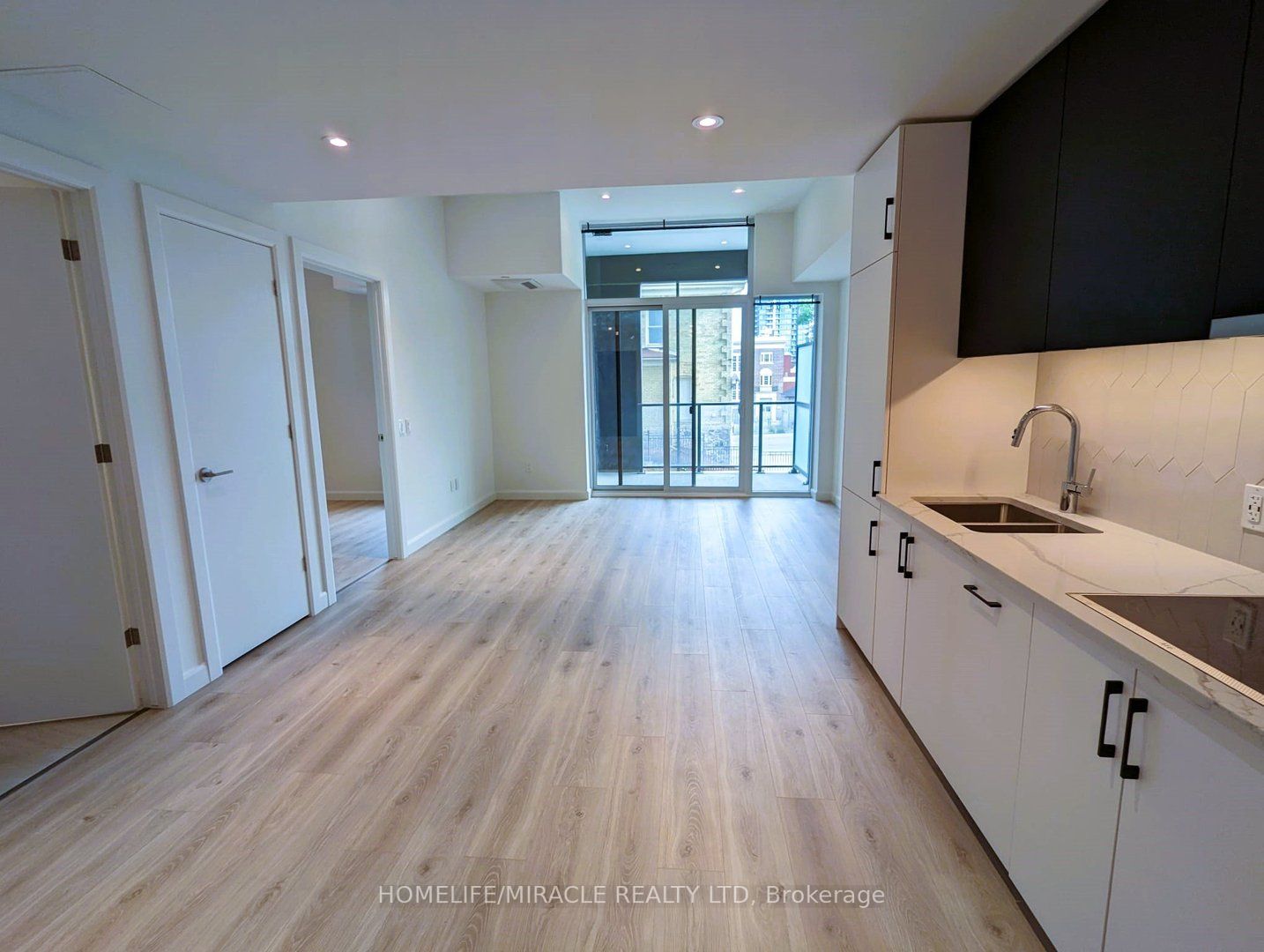741 King St W, #306
