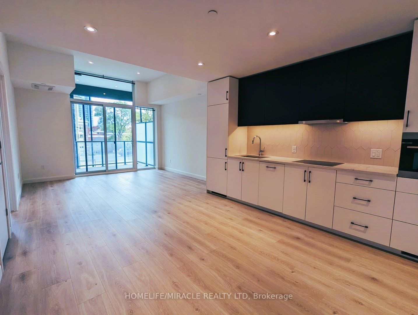 741 King St W, #306