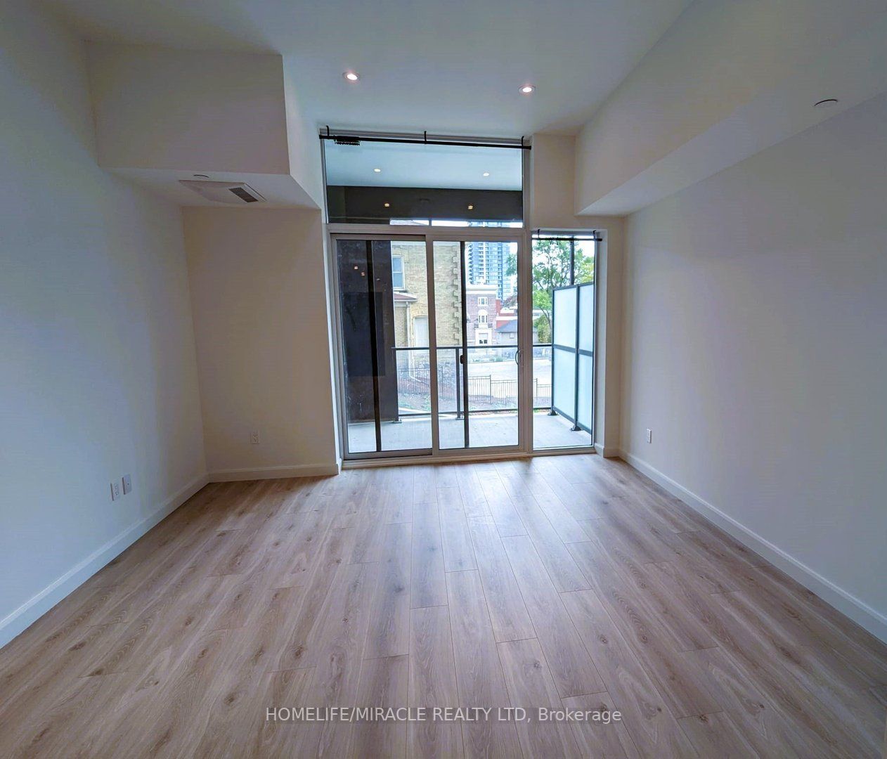 741 King St W, #306