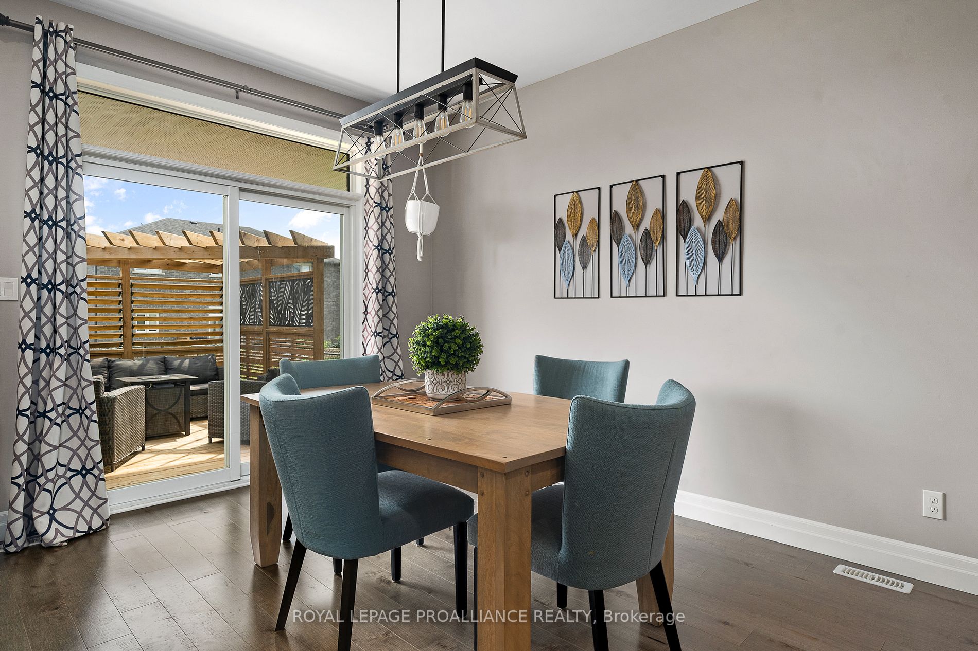 7 Bel Air Cres