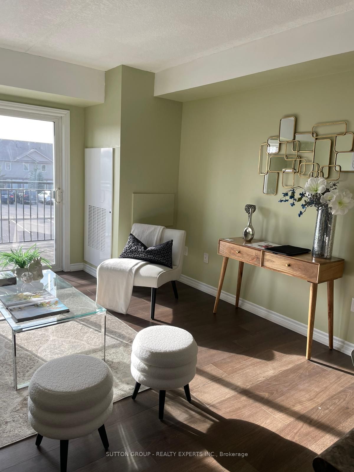 67 Kingsbury Square E, #209