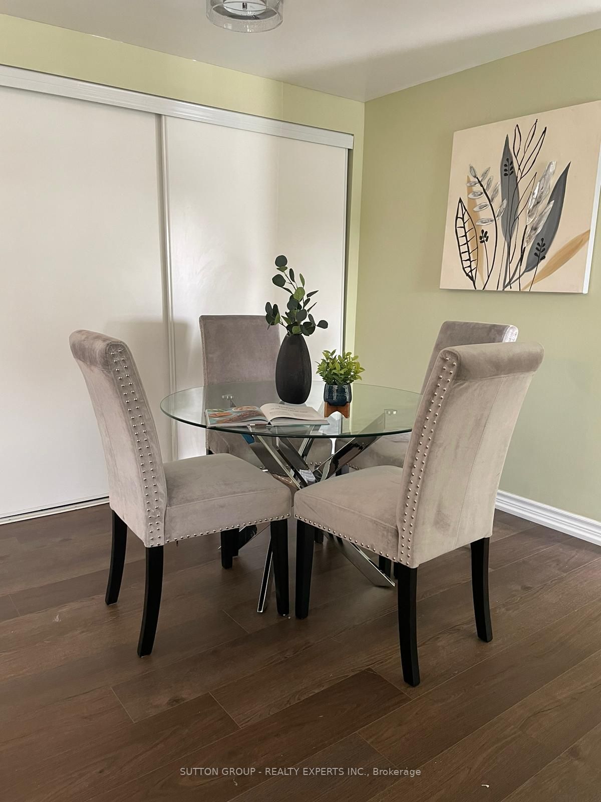 67 Kingsbury Square E, #209