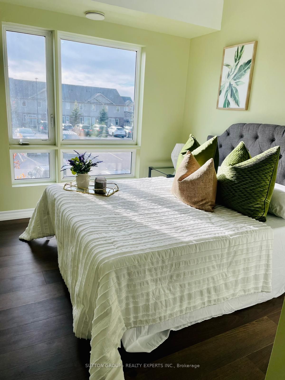 67 Kingsbury Square E, #209