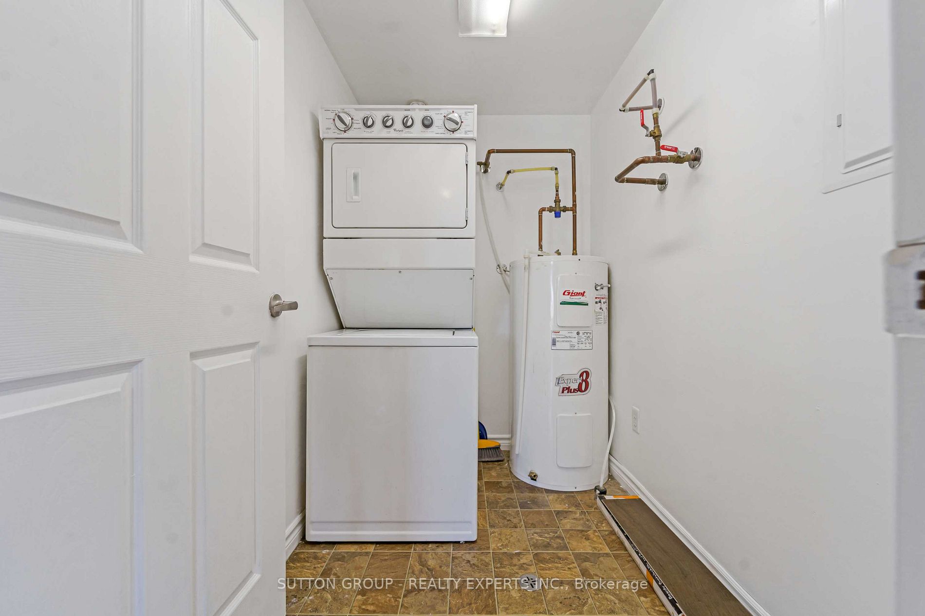 67 Kingsbury Square E, #209