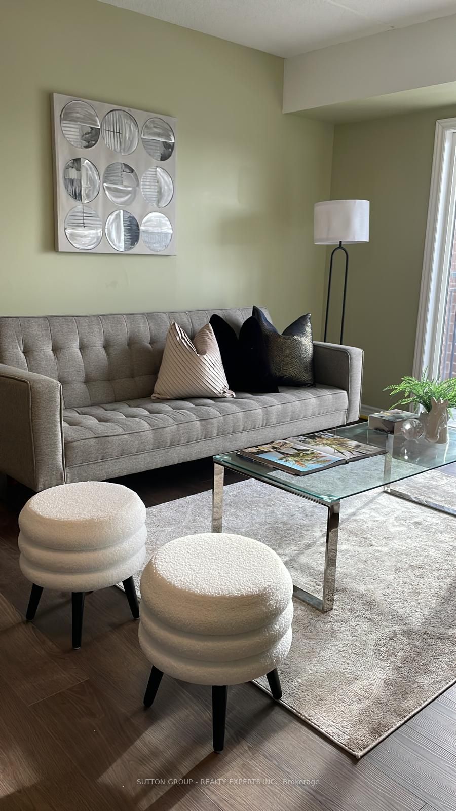 67 Kingsbury Square E, #209