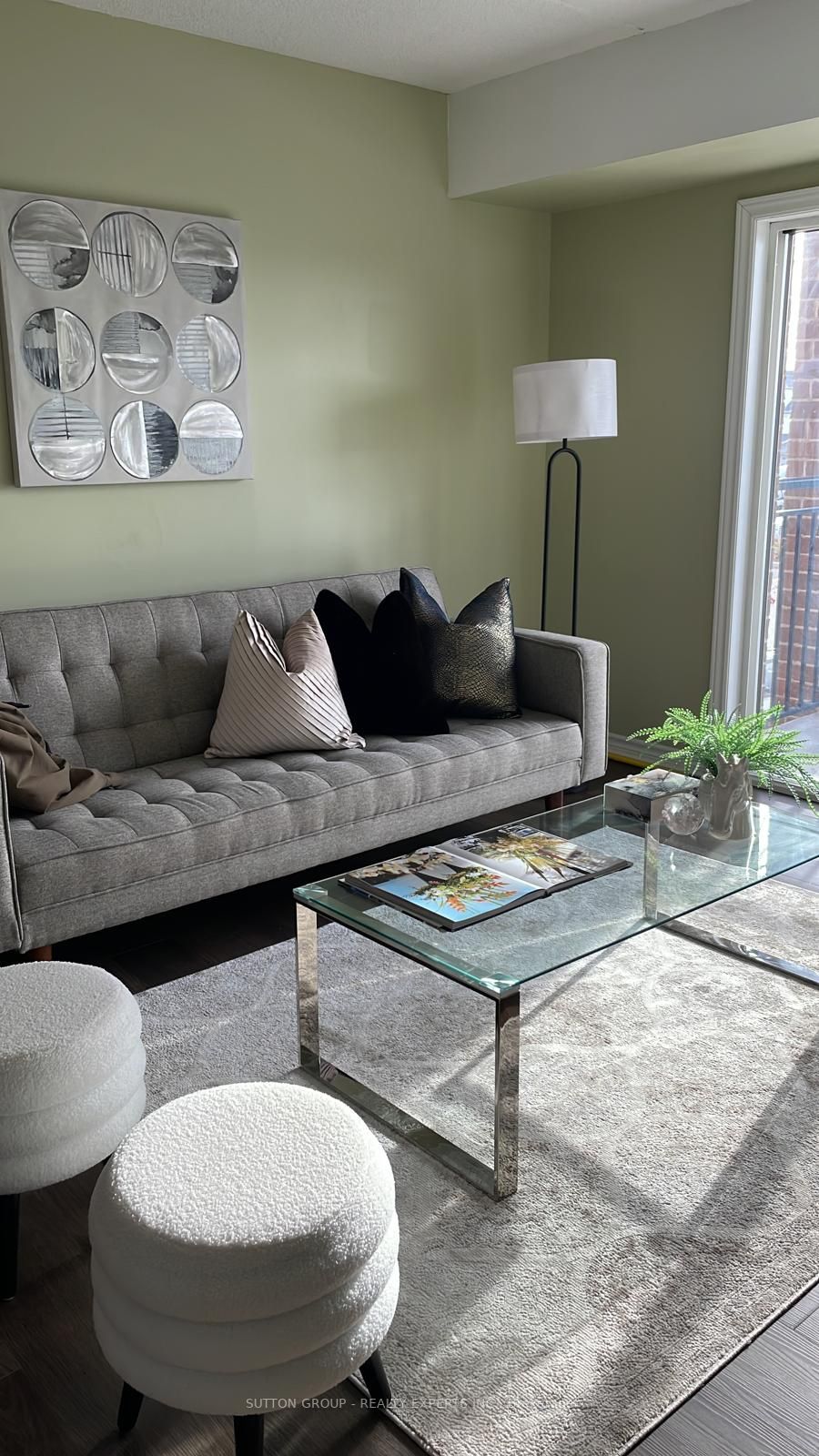 67 Kingsbury Square E, #209
