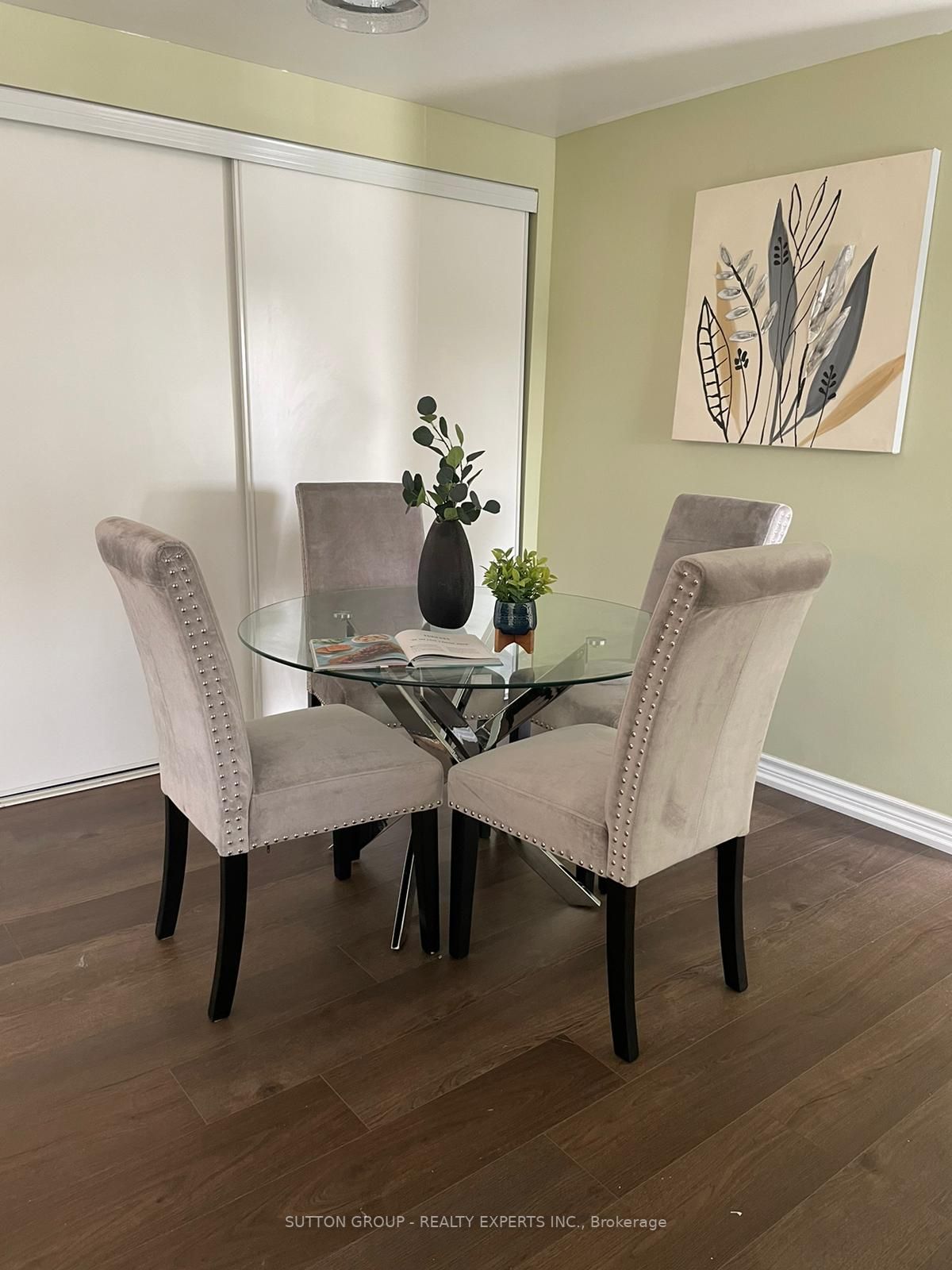 67 Kingsbury Square E, #209
