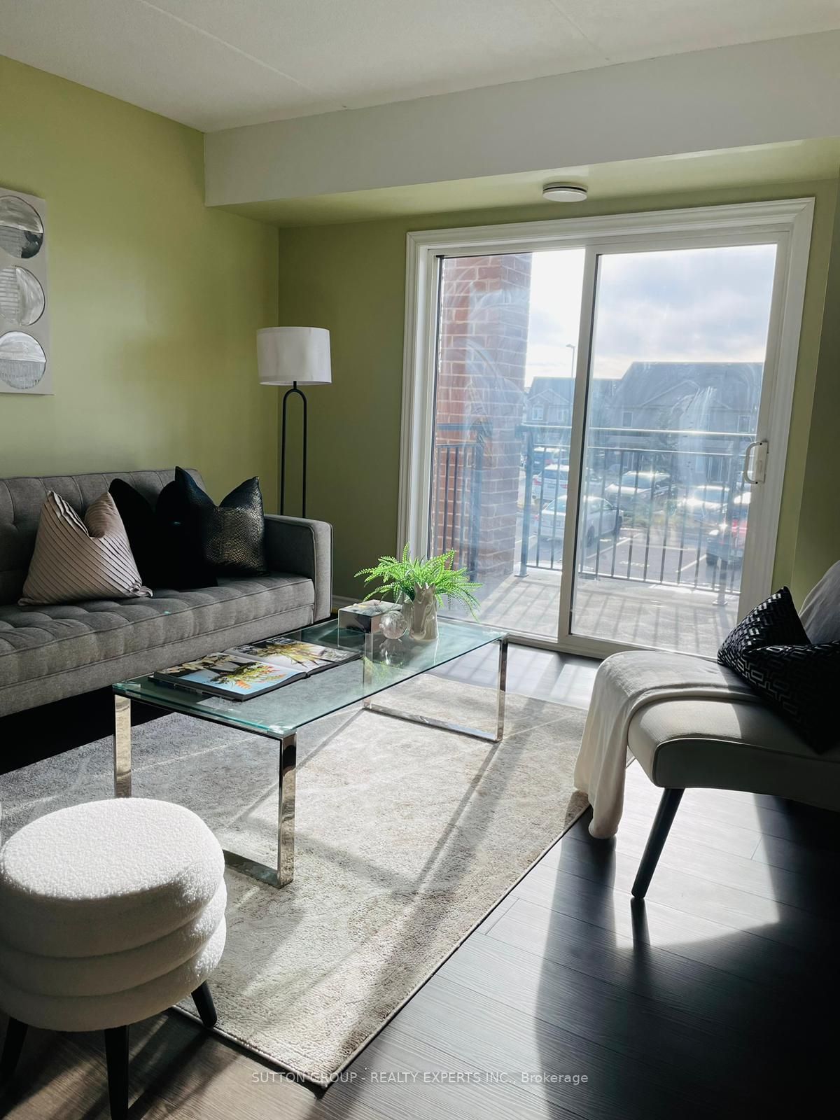 67 Kingsbury Square E, #209
