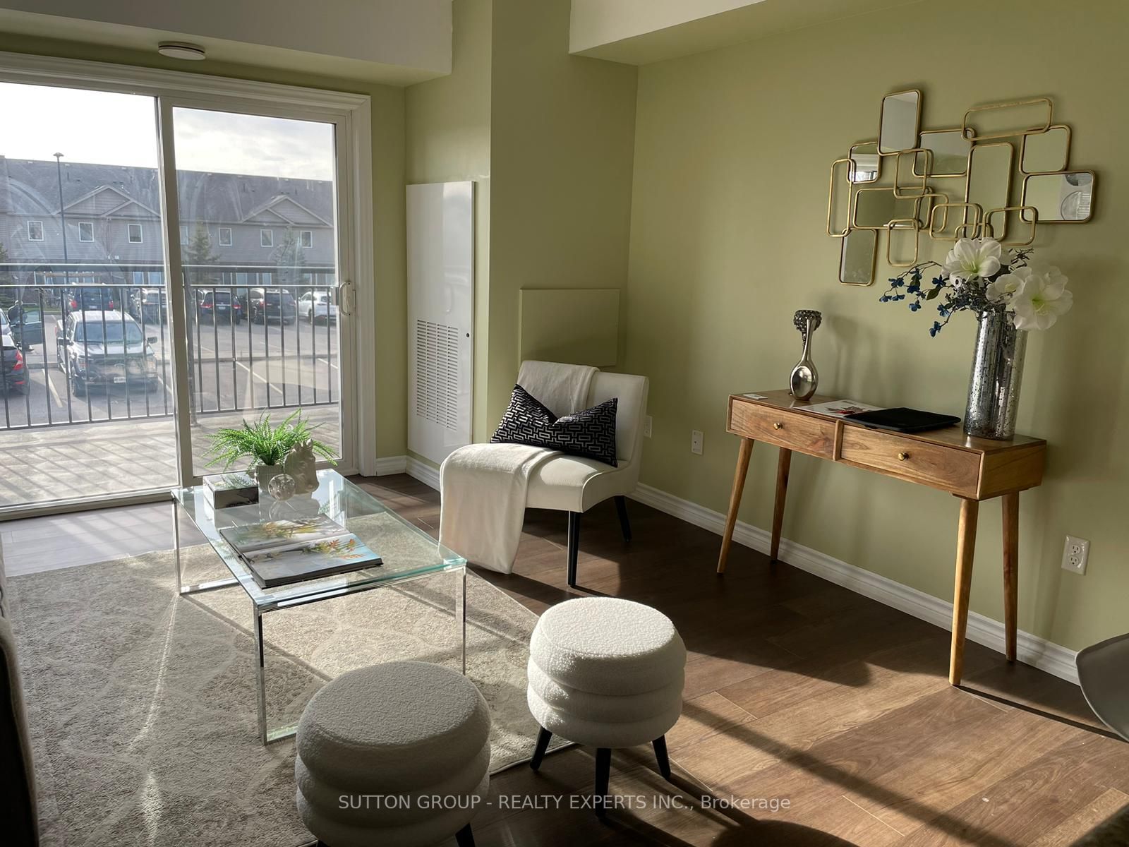 67 Kingsbury Square E, #209