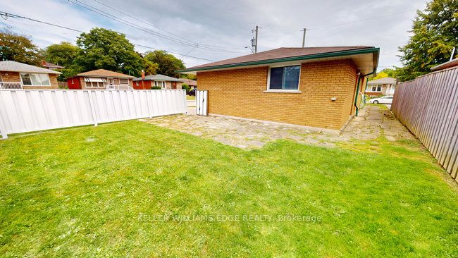 25 Parklands Drive