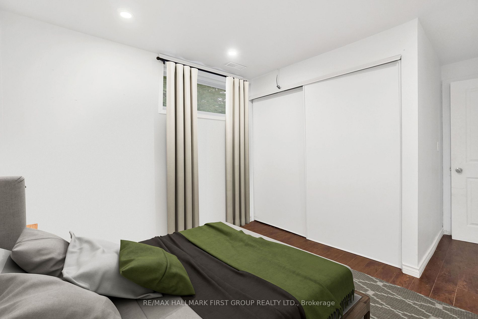 10 Croft St