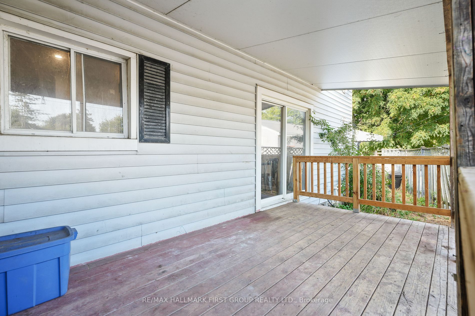 267 University Ave W