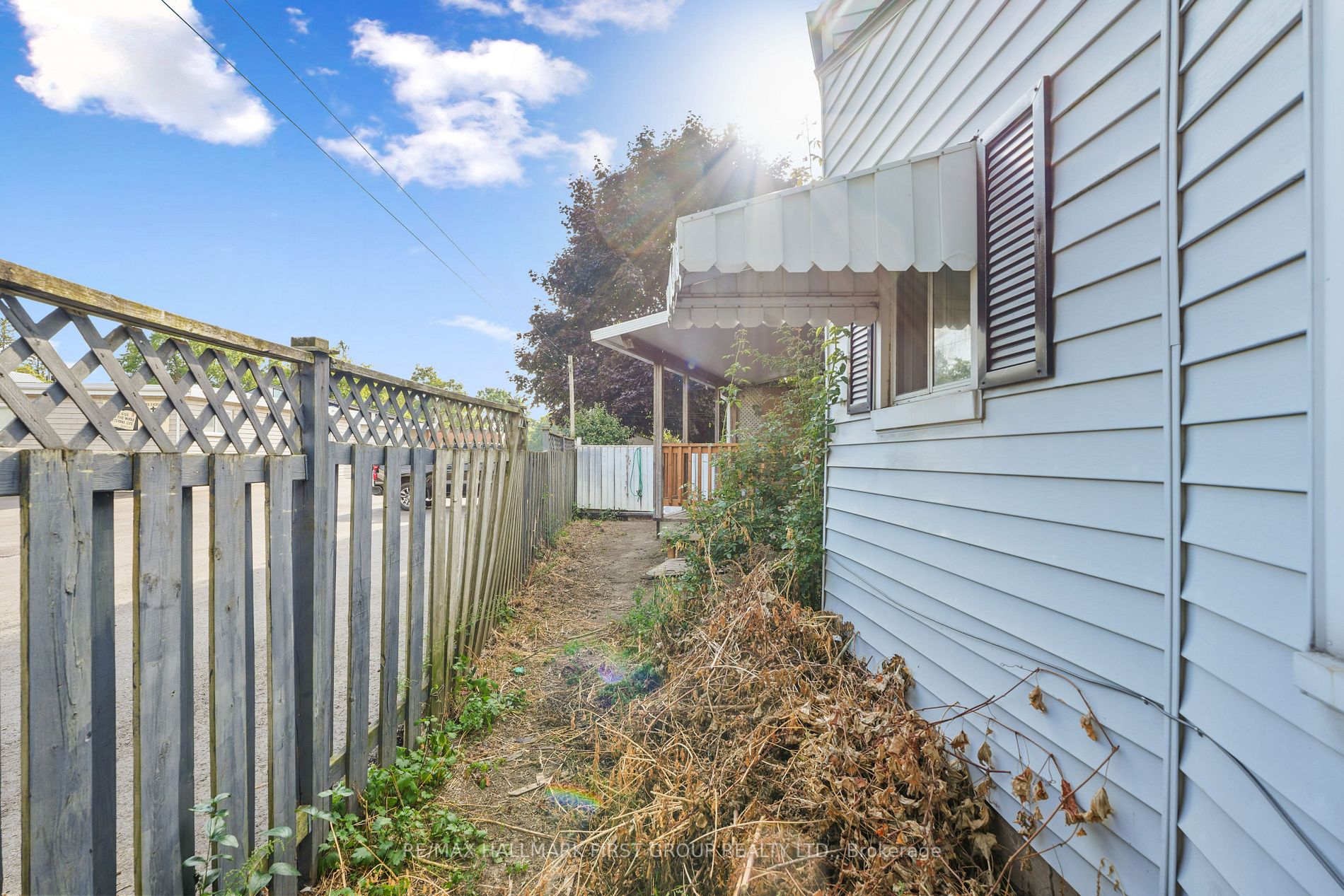 267 University Ave W