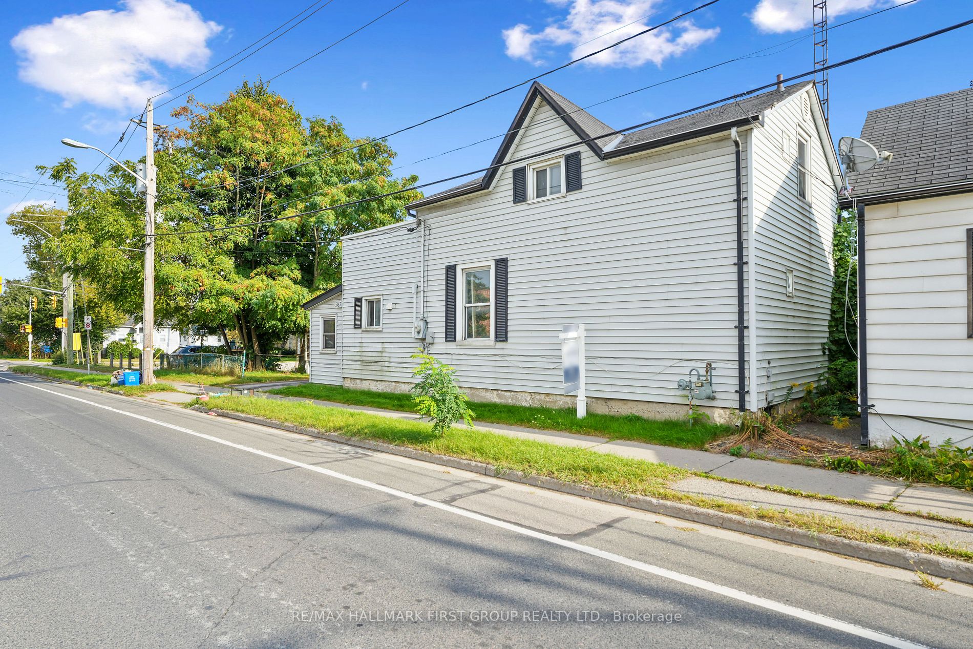 267 University Ave W