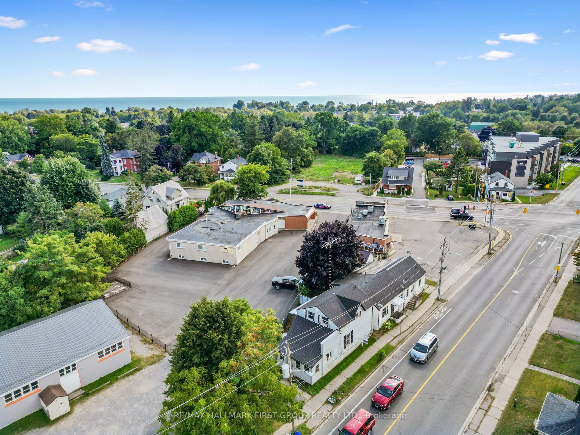 267 University Ave W