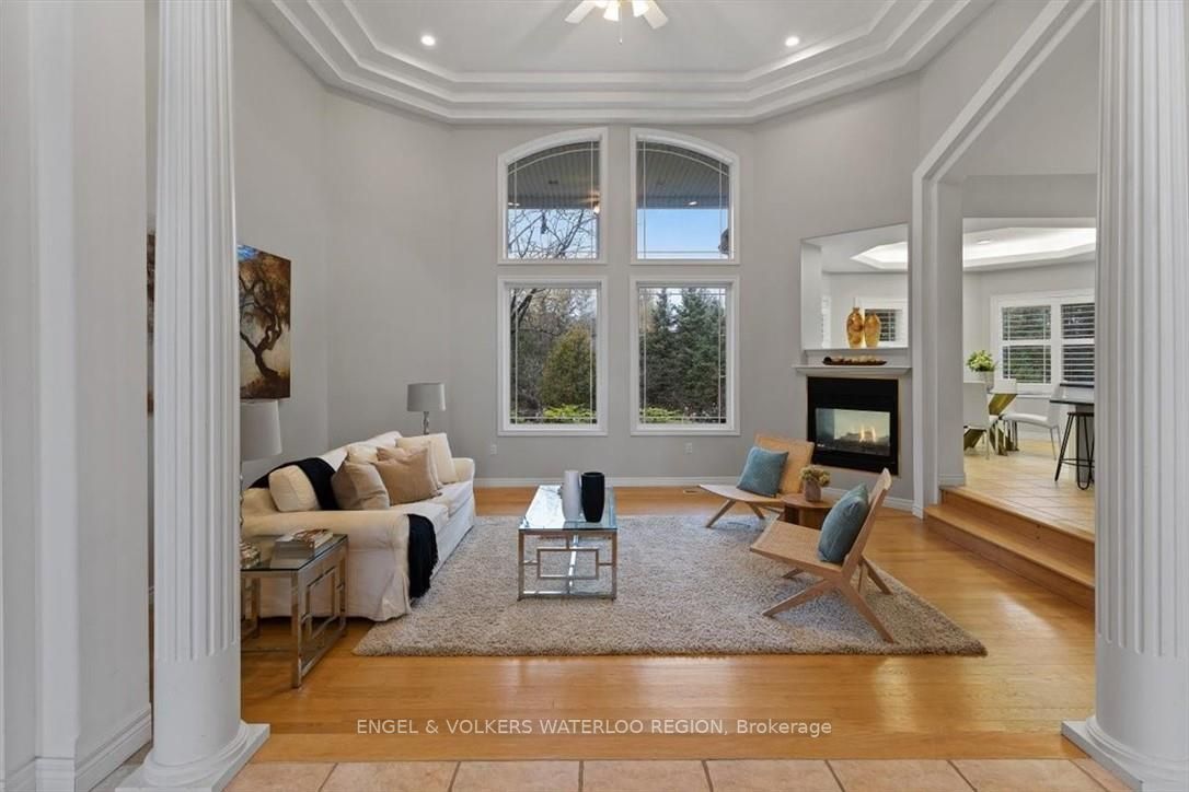 1194 Hunt Club Road