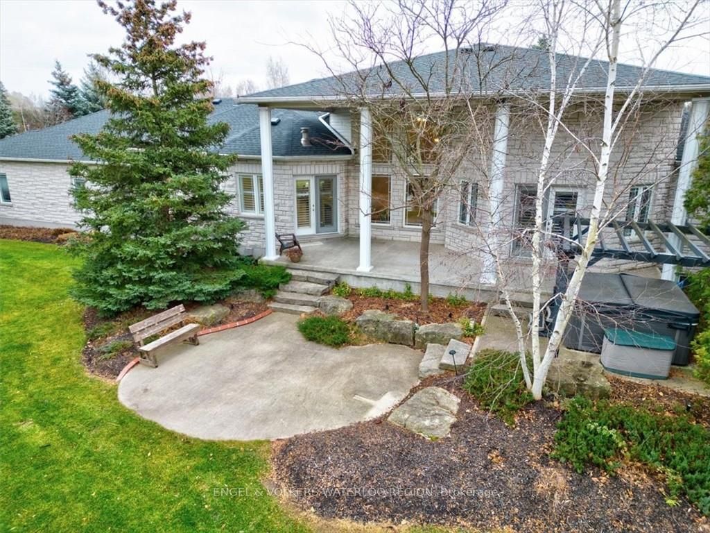 1194 Hunt Club Road
