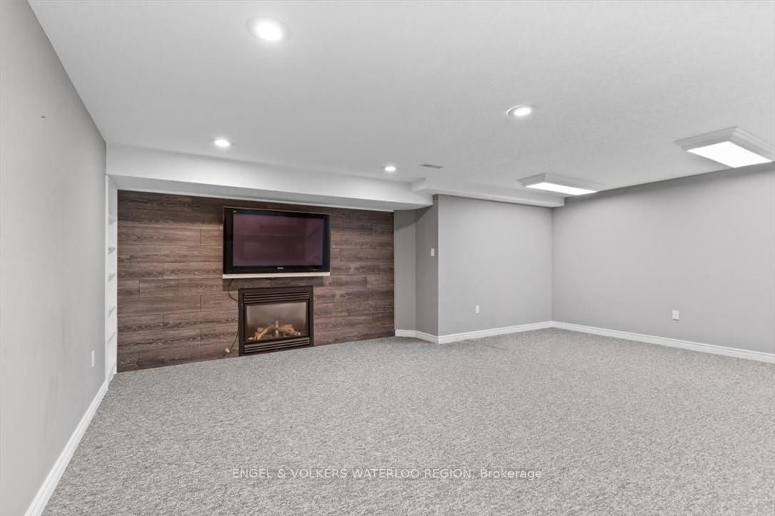 1194 Hunt Club Road