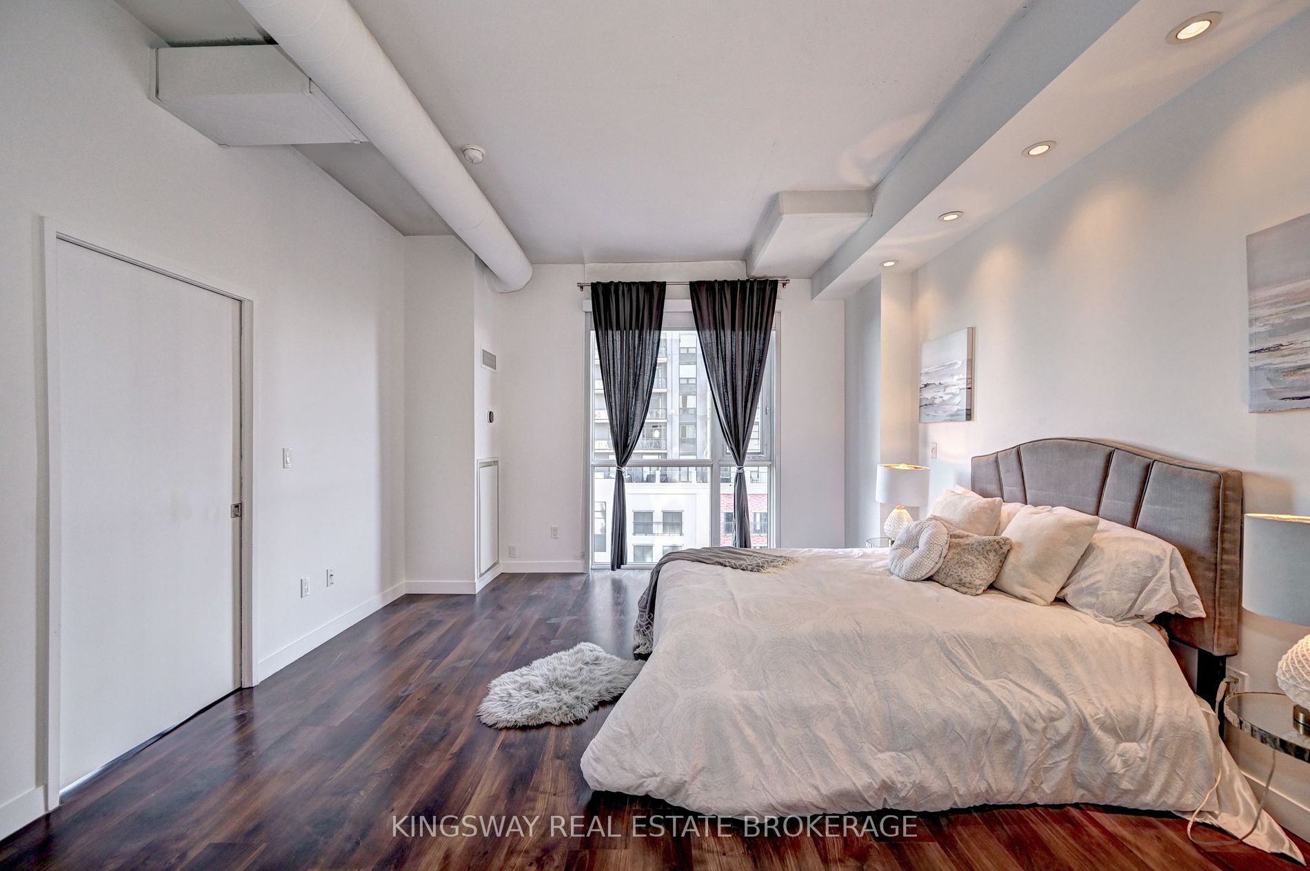 191 King St S, #512