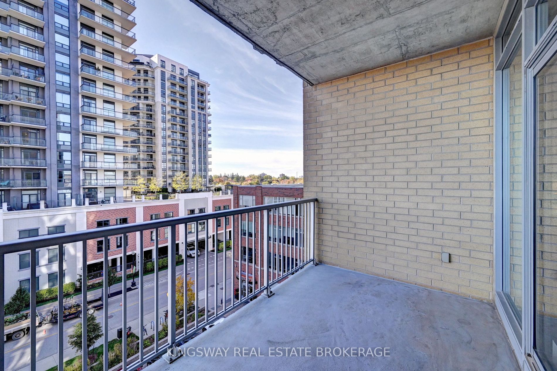 191 King St S, #512