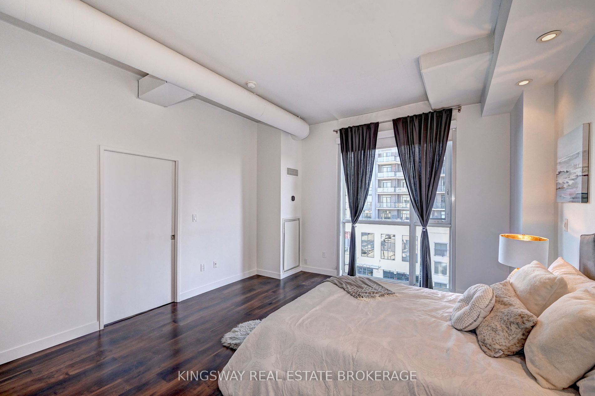 191 King St S, #512