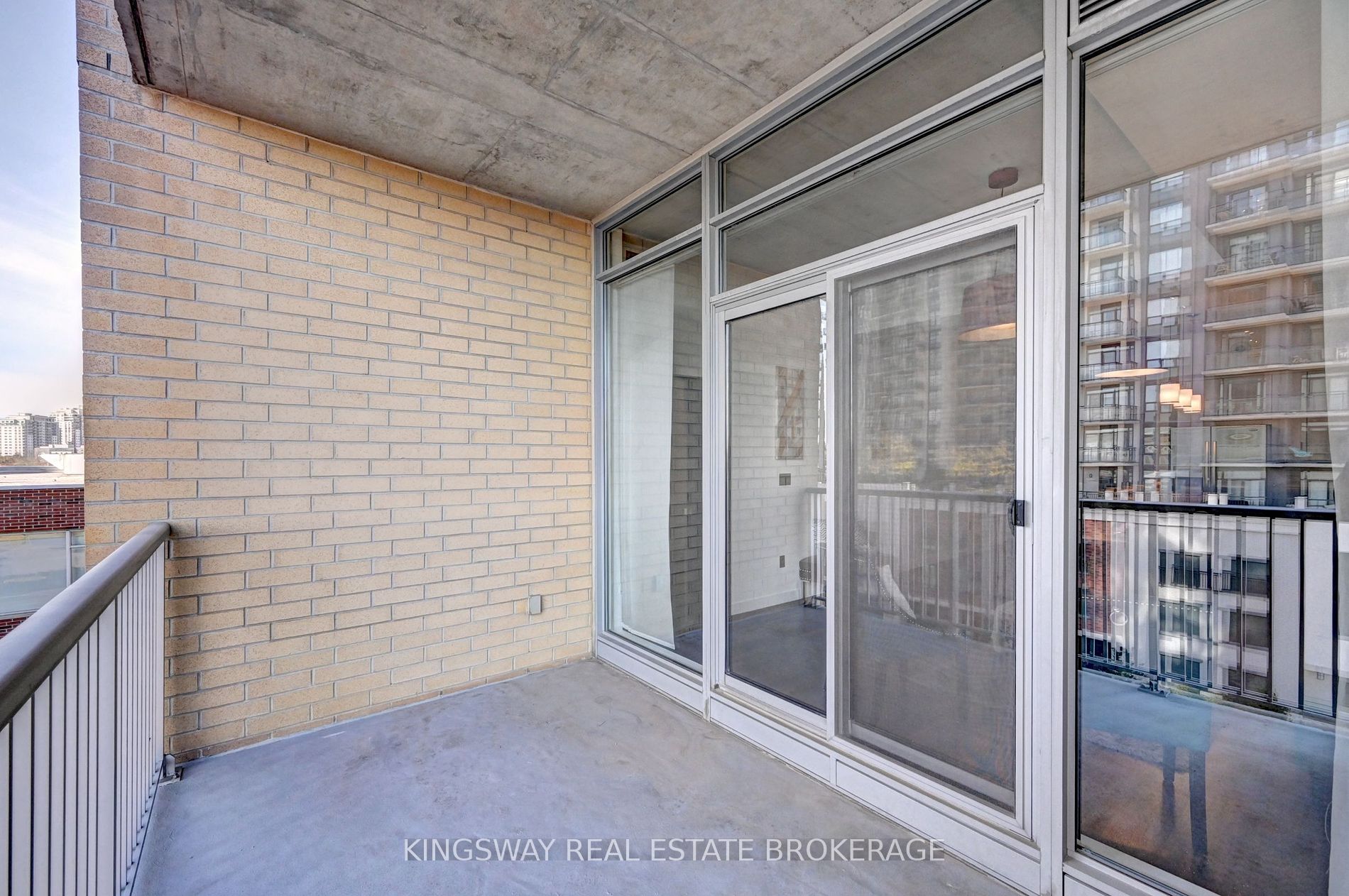 191 King St S, #512