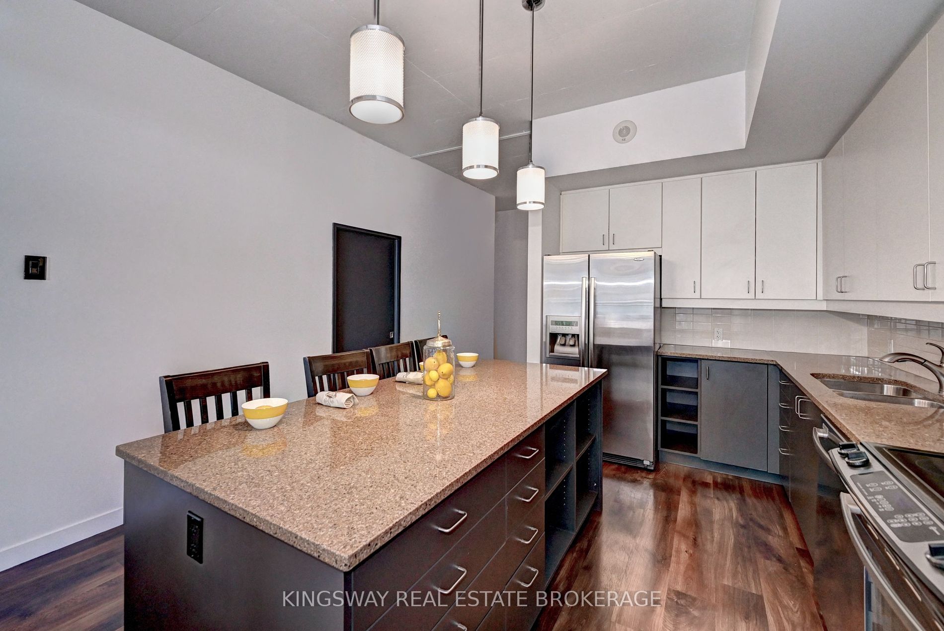 191 King St S, #512