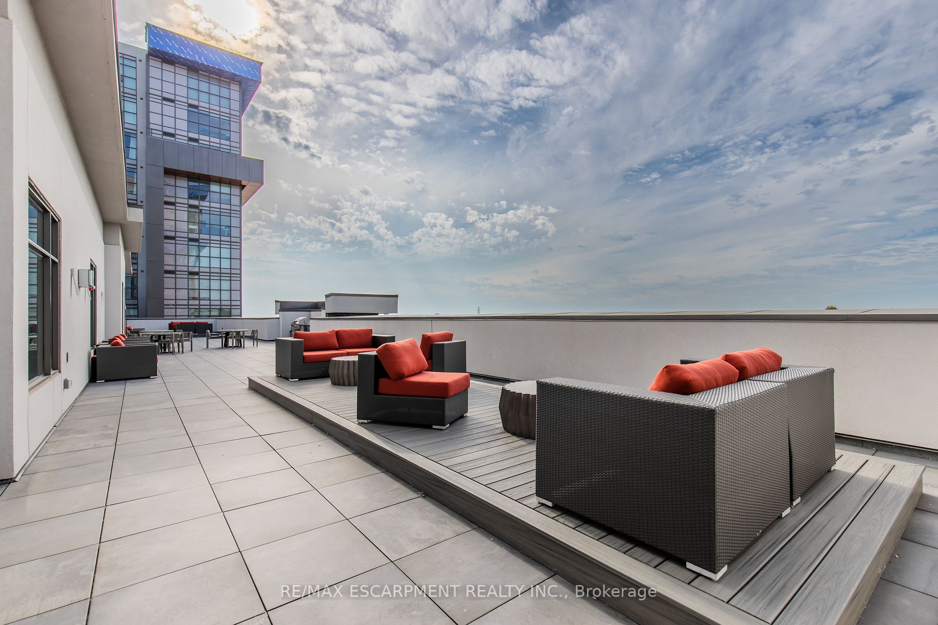 460 Dundas St E, #116