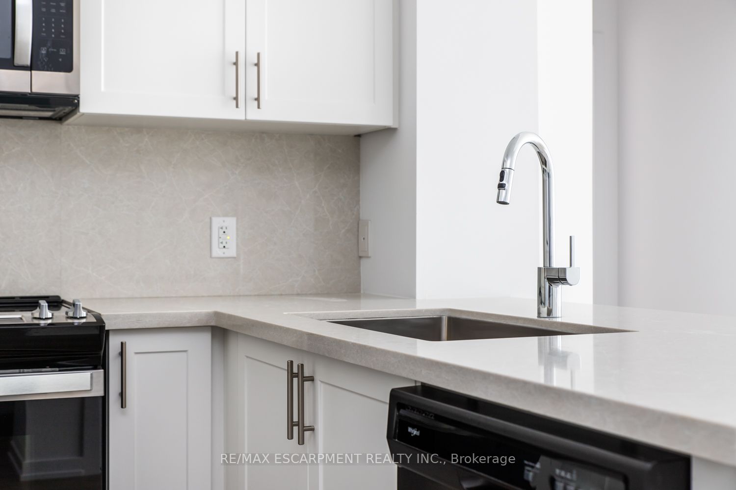 460 Dundas St E, #116