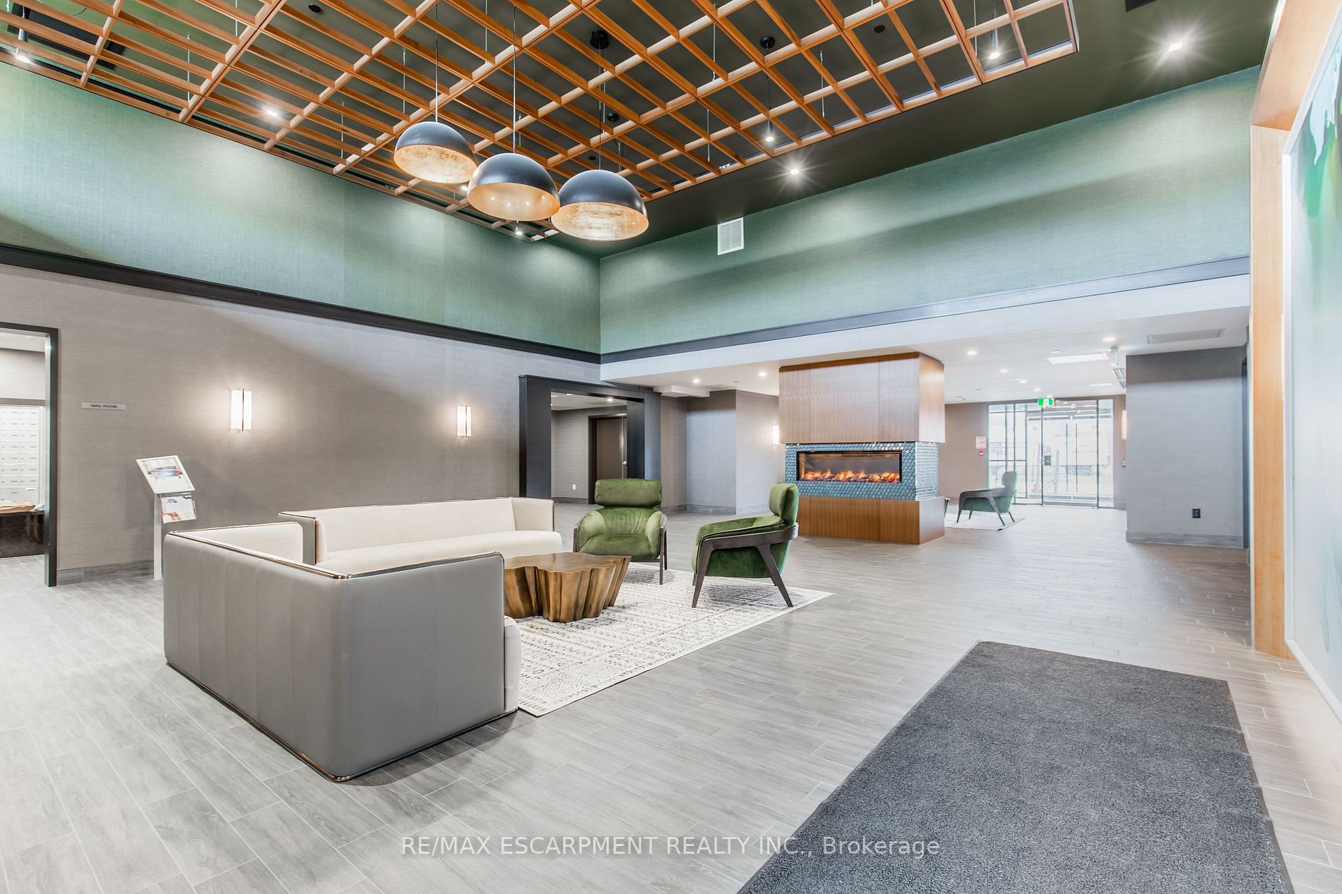 460 Dundas St E, #116