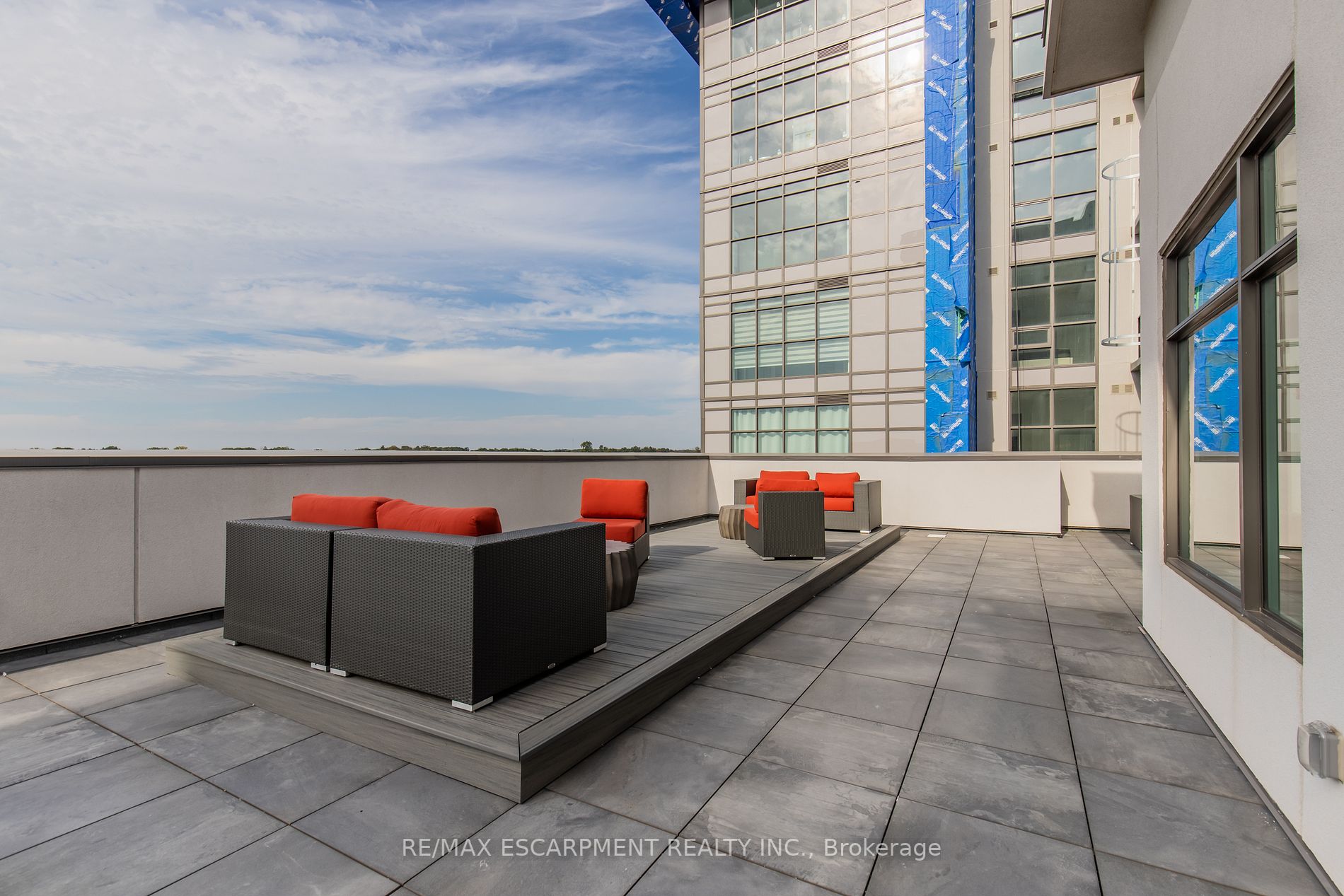 460 Dundas St E, #116