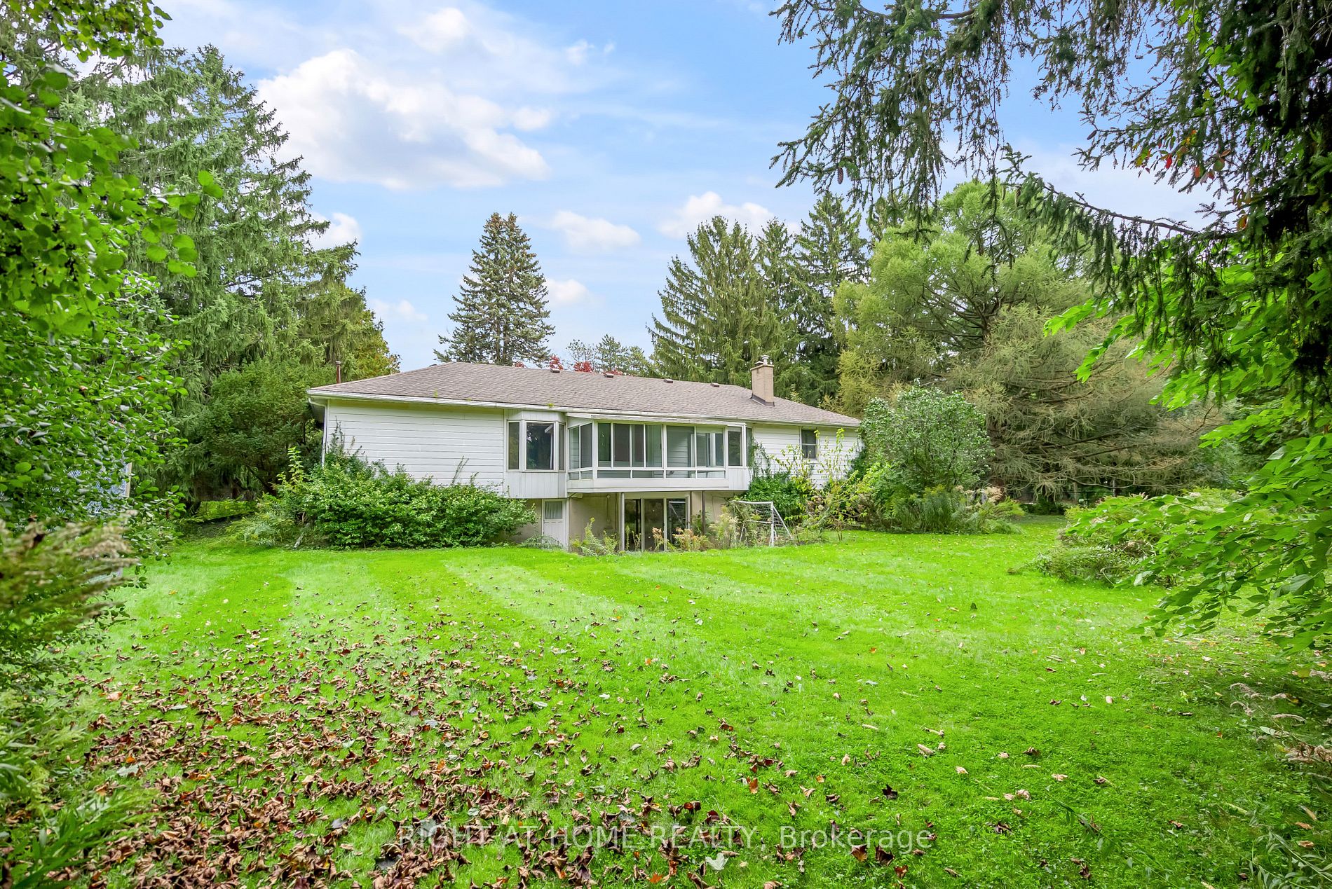 49 Thornwood Dr