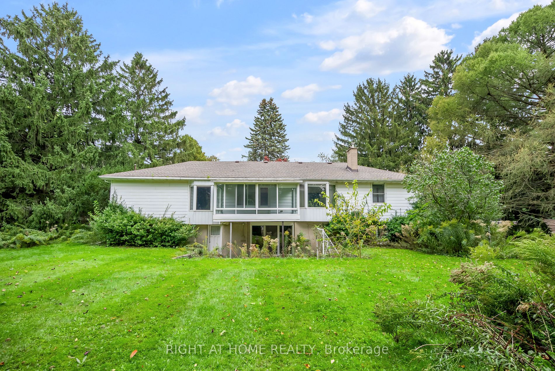 49 Thornwood Dr