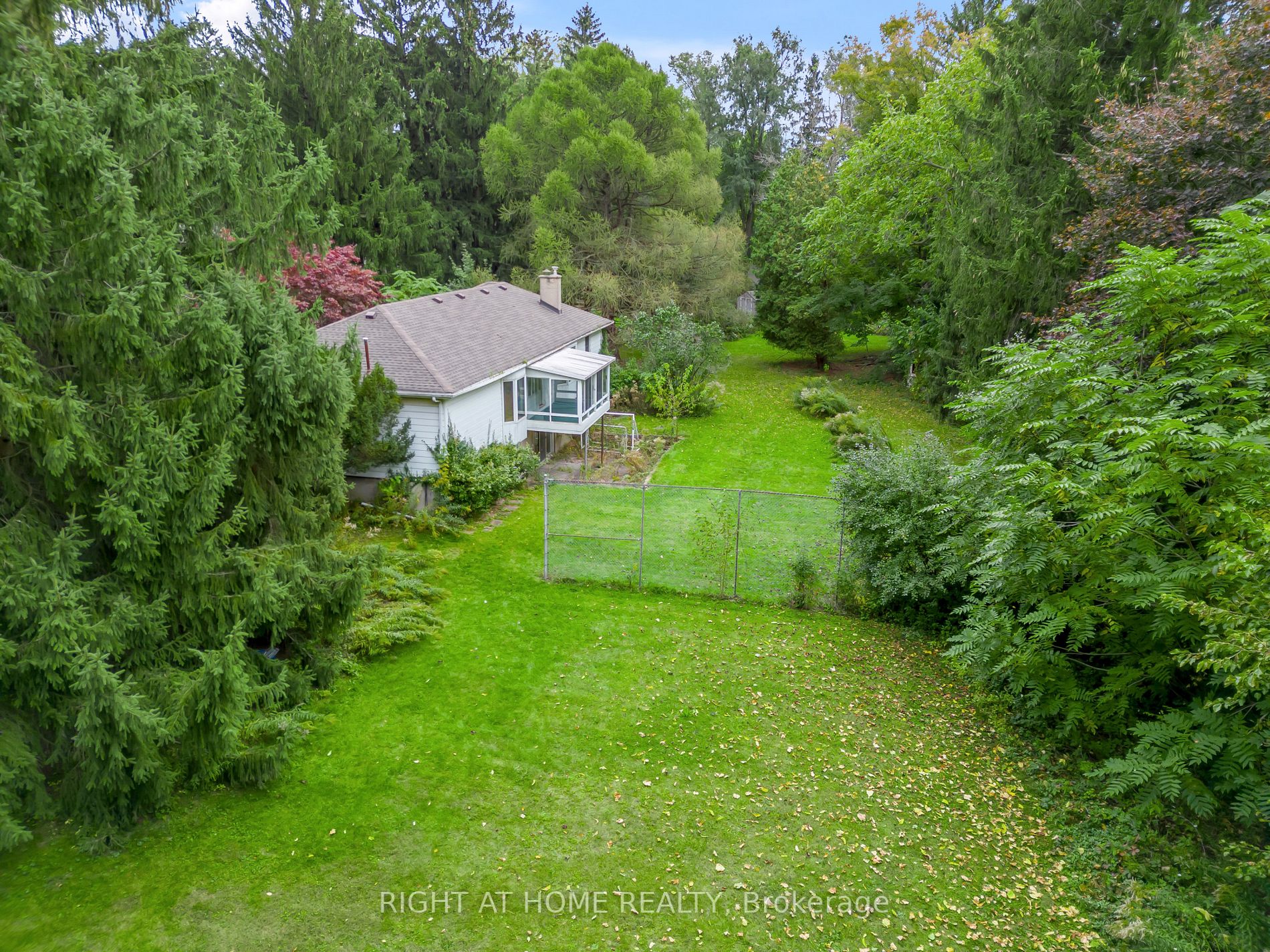 49 Thornwood Dr