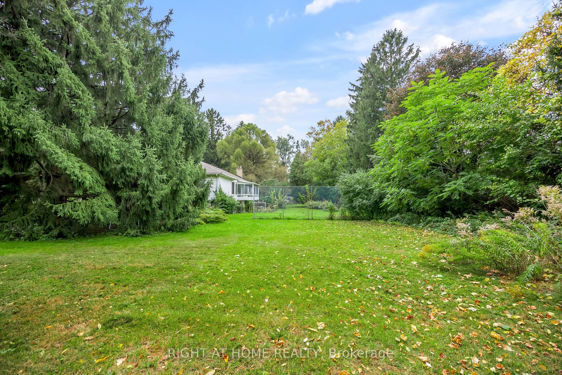 49 Thornwood Dr