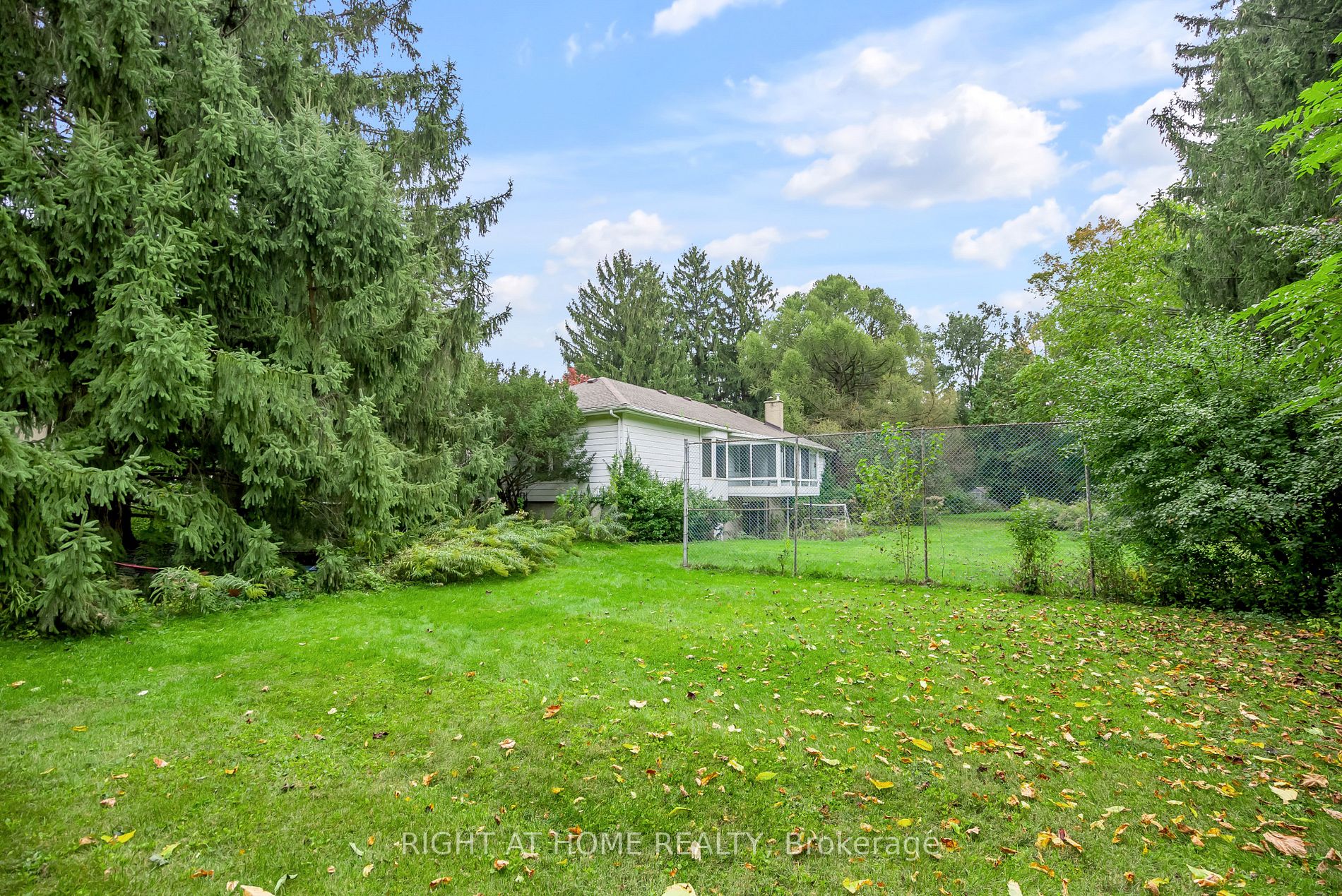 49 Thornwood Dr