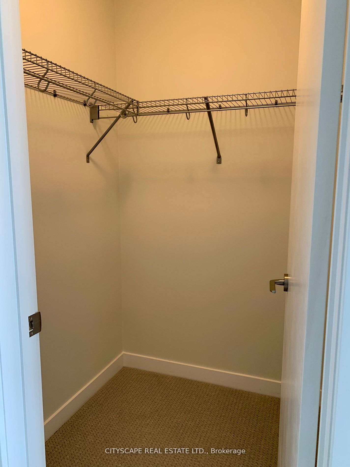 600 North Service Road, #101