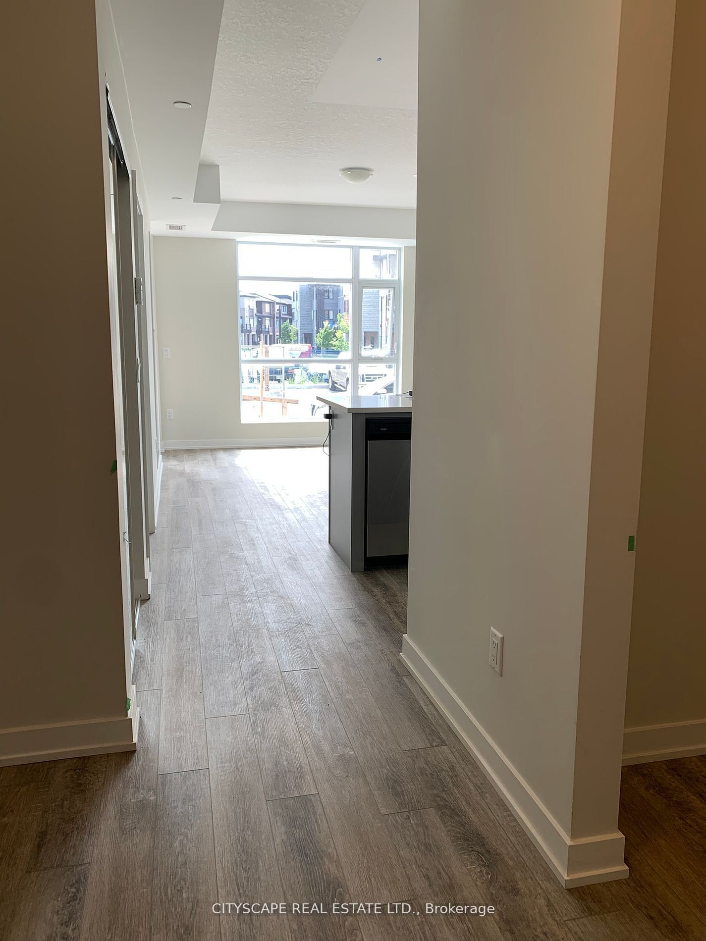 600 North Service Road, #101