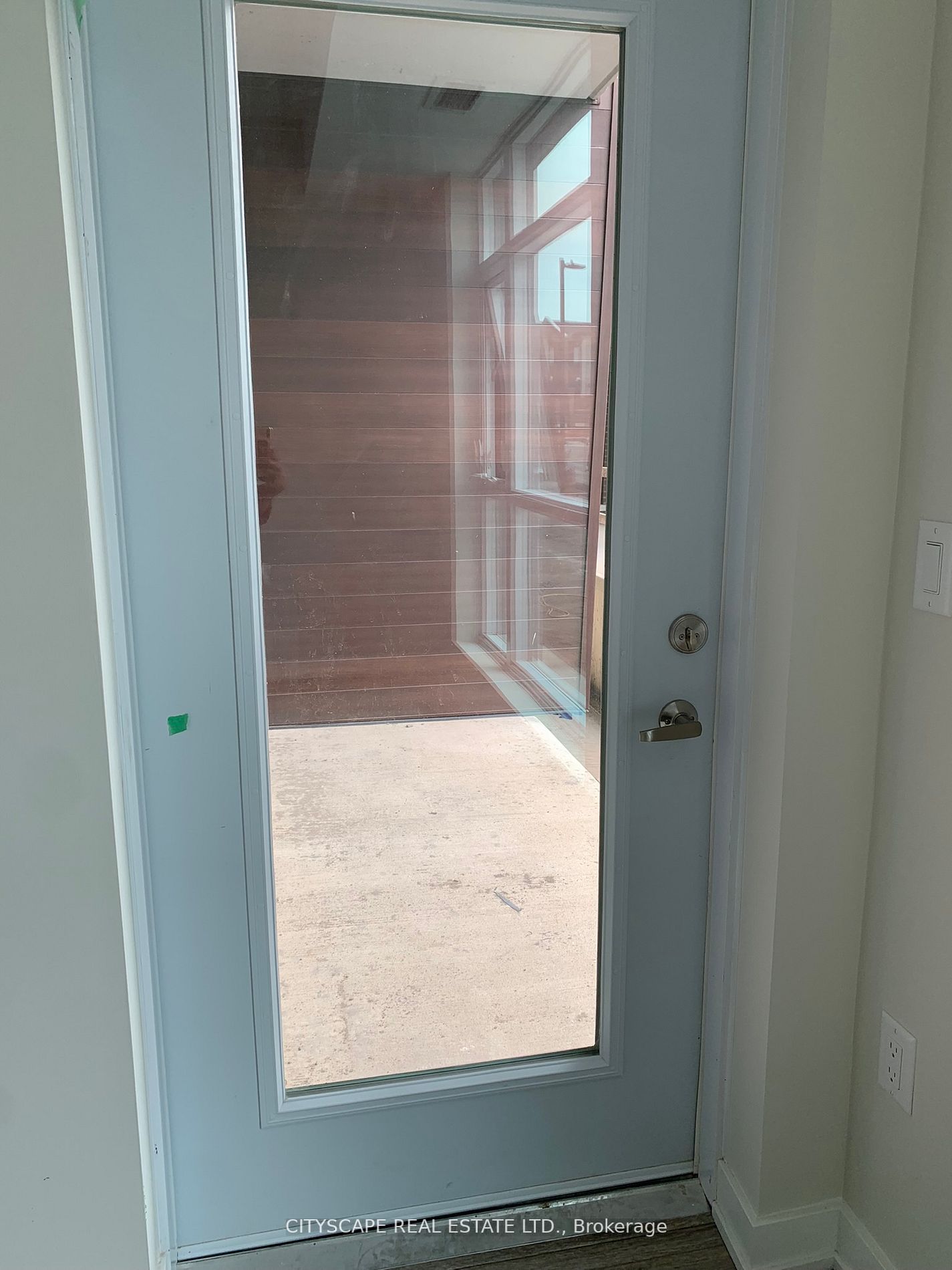 600 North Service Road, #101