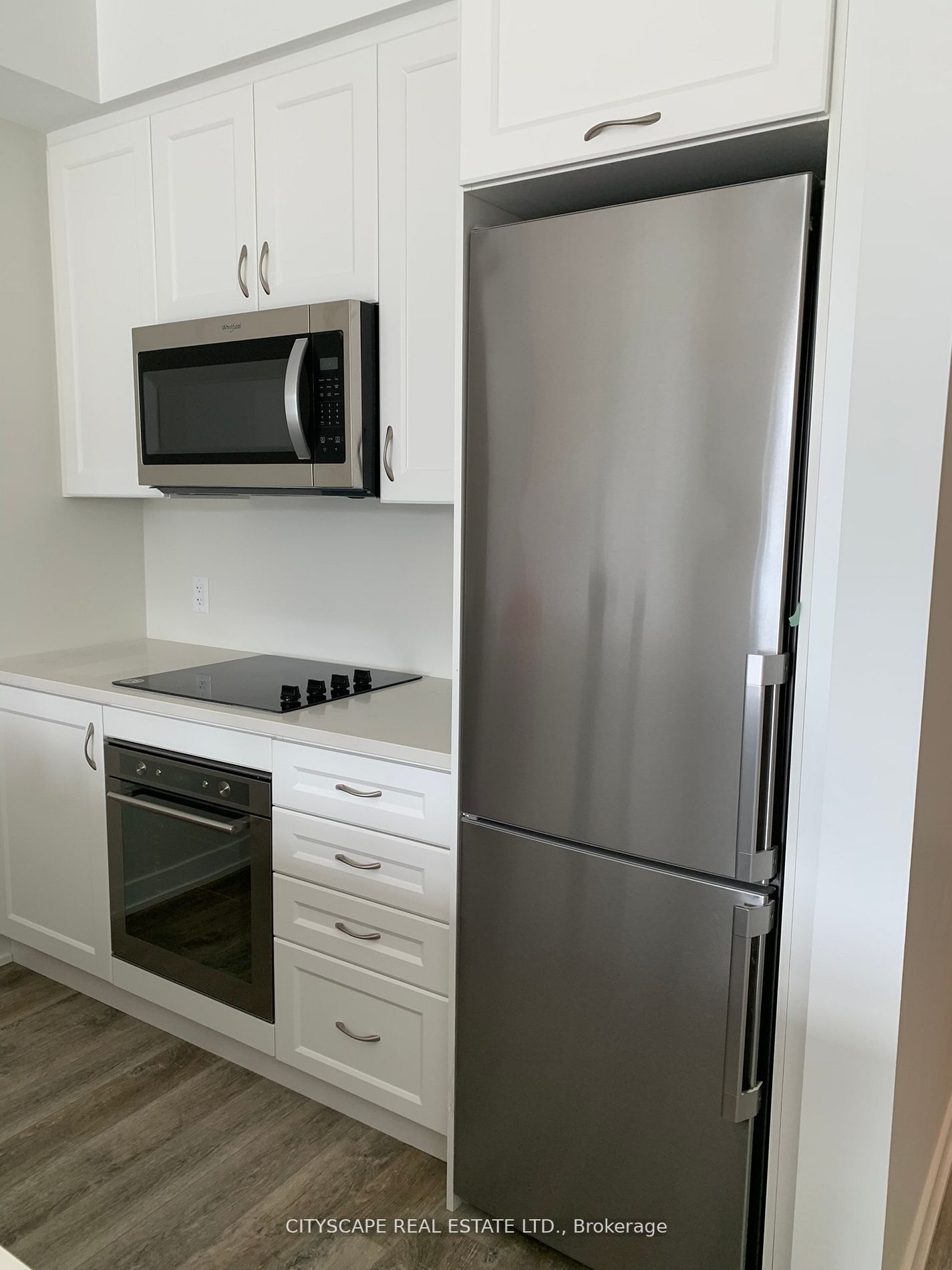 600 North Service Road, #101