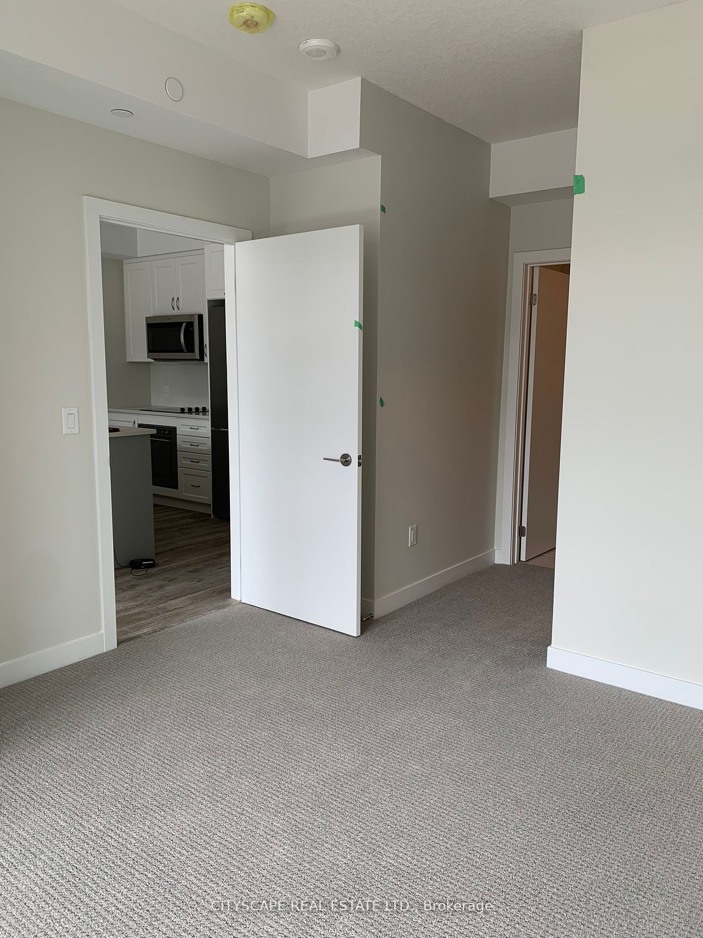 600 North Service Road, #101