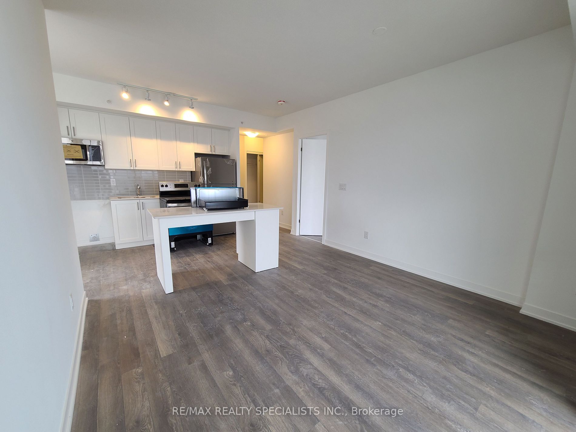550 North Service Rd, #1108