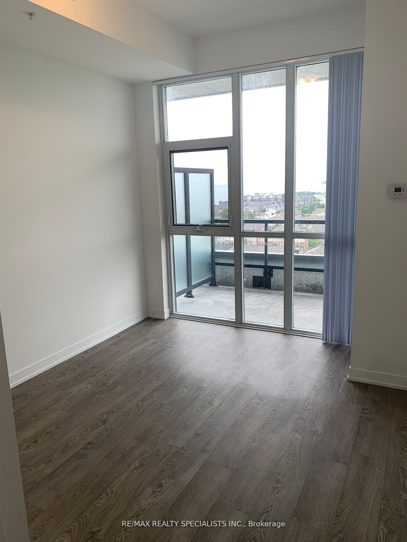 550 North Service Rd, #1407