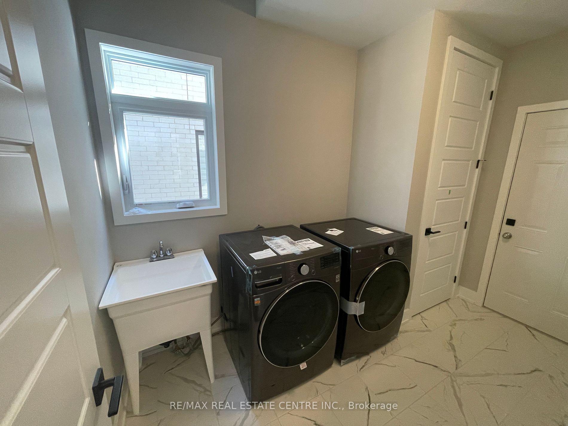 27 Hollybrook Tr