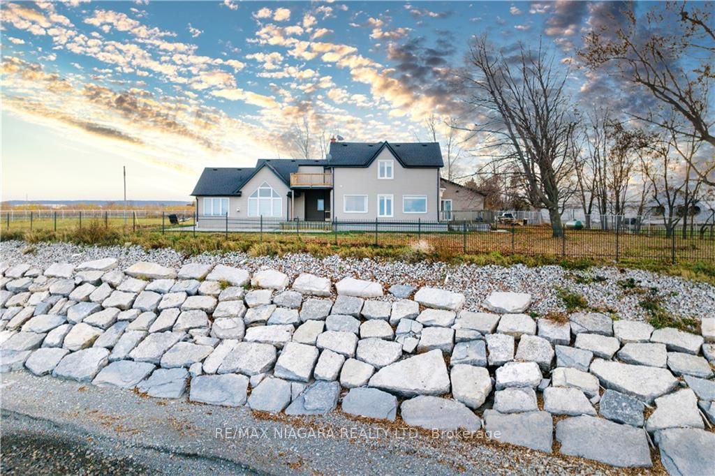 4845 North Service Road