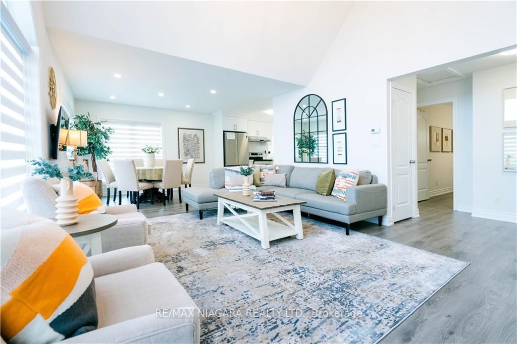 4845 North Service Road