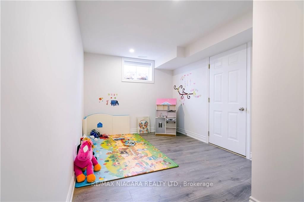 4845 North Service Road