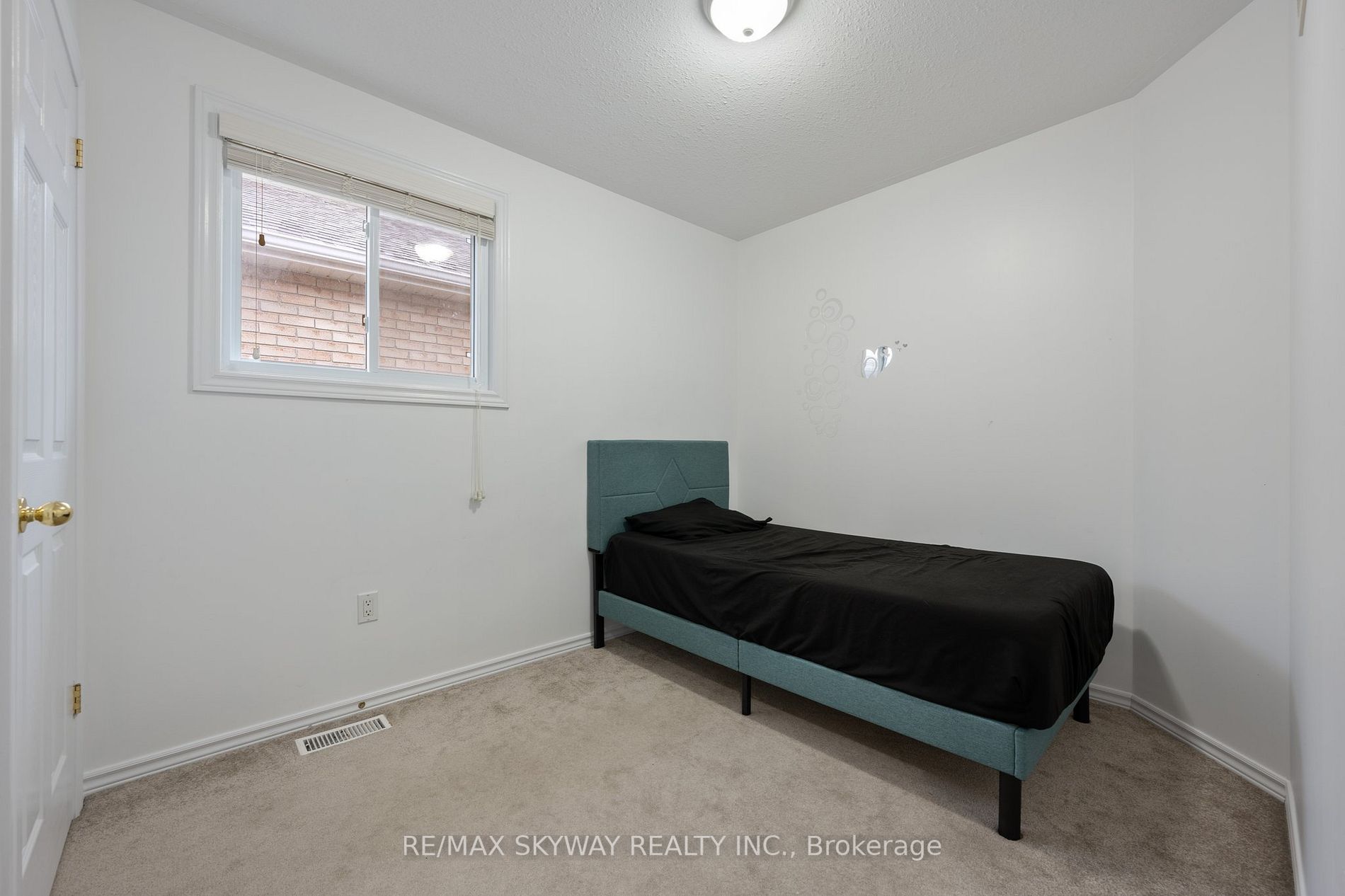 8 Bradley Lane
